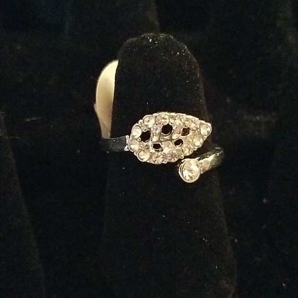 Rhinestone Faux Diamond Leaf Ring - Picture 1 of 1
